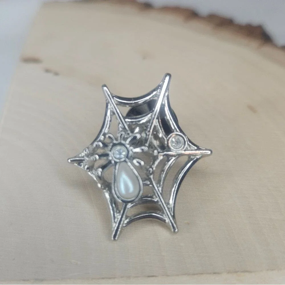 Vintage Avon 1995 SpiderWeb Tac Pin With Faux Pearl And Rhinestones EUC Like New